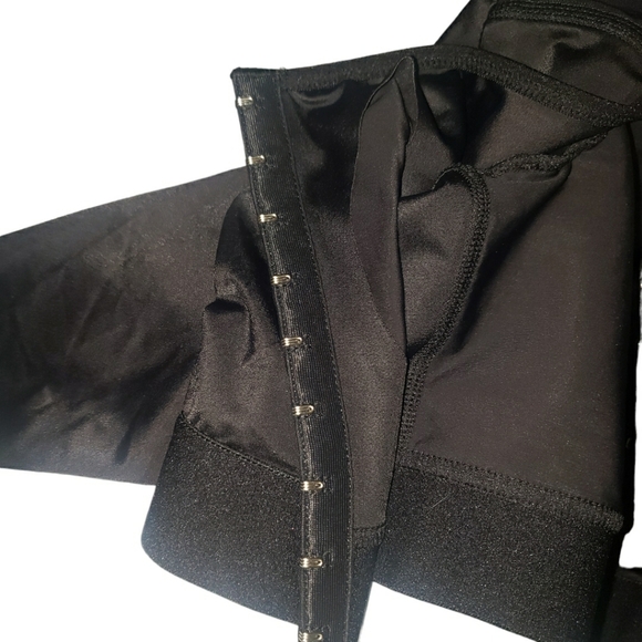 CT1561 Post Surgical Black Adjustable Vest L - Picture 8 of 13